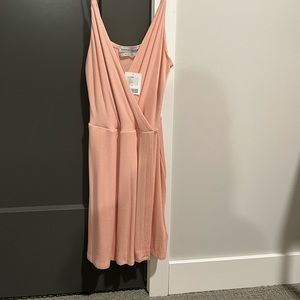 Urban Outfitters Peach Romper - size Small, never worn tags still on